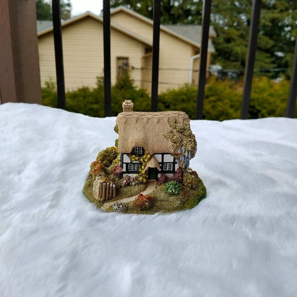 Liliput Lane & David Winter Miniature Cottages - Picture 13 of 16